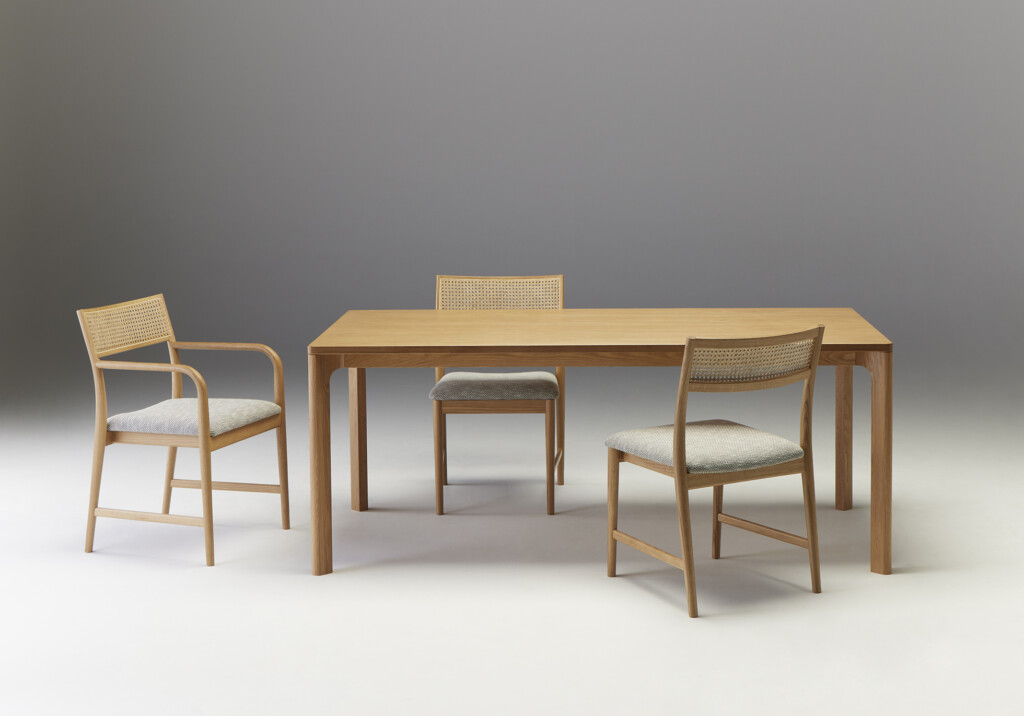 秋田木工｜職人技が光る軽量＆美しい曲木テーブル （秋田木工｜職人技  