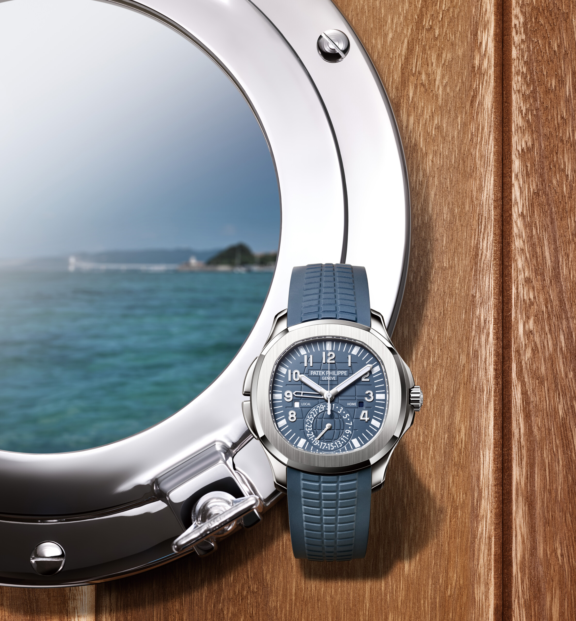 PATEK PHILIPPE 南国リゾートへの旅情を搔き立てる、 ブルーグレー 
